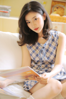 在逃生游戏里花式挨草